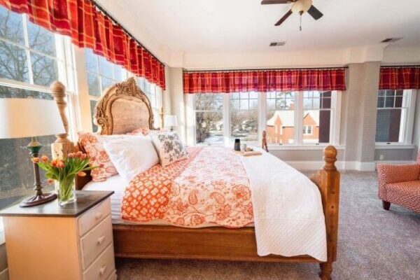 Bed and Breakfasts for sale 3 Guest room at the Nordic Pineapple