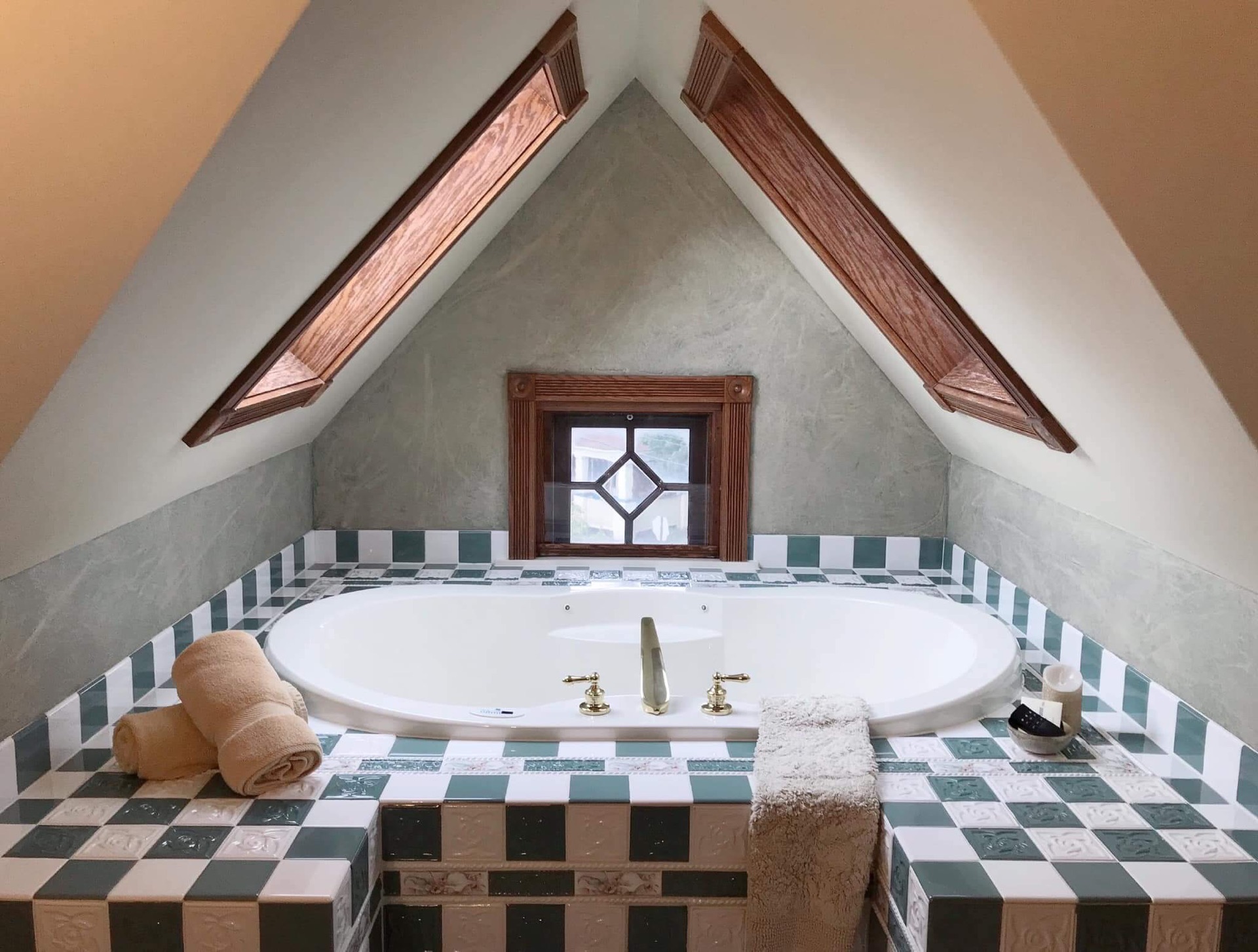 Skylights illuminate tub in the Judge’s Chambers