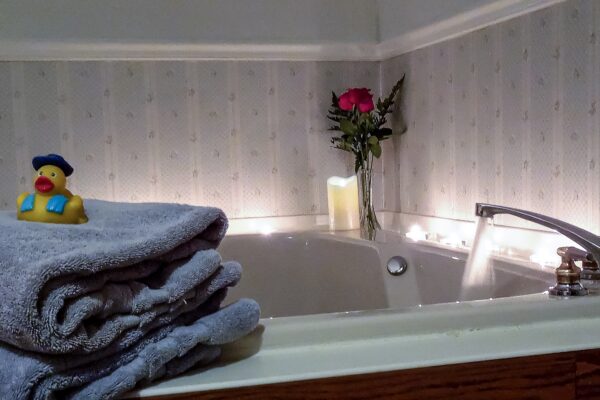 Candlelite Inn Guest Room Romantic Retreat Suite 4 Jaccuzi Faucet Water DS 2019-A