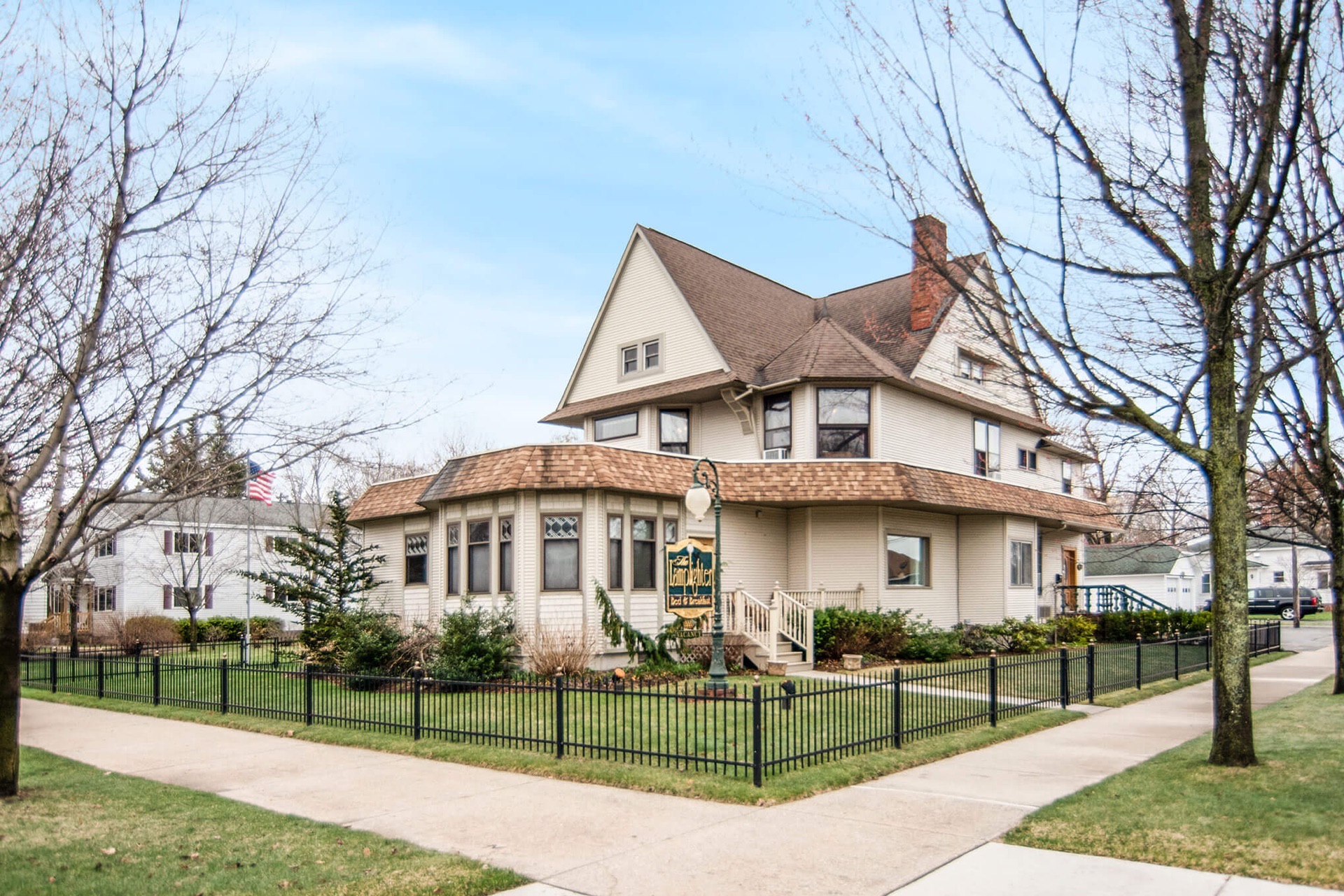 A view of the exterior of The Lamplighter B&B in the Spring