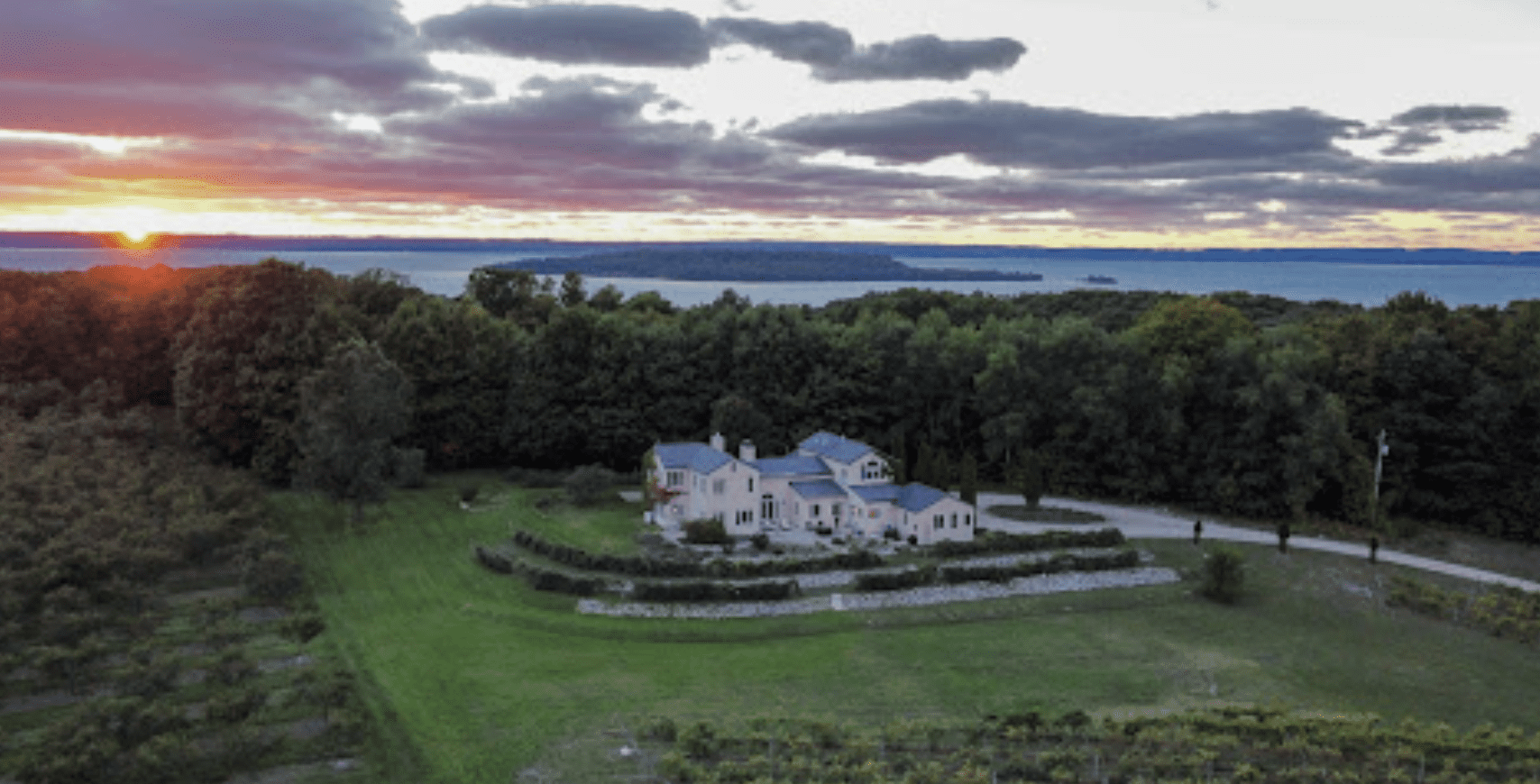 Aerial shot of Grey Hare Inn Vineyard