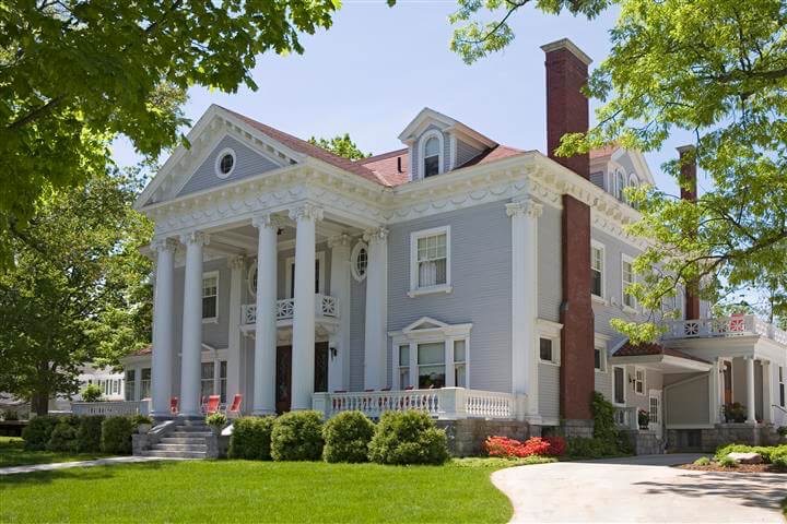 Wellington Inn's beautifully-columned front entrance as seen from the street.