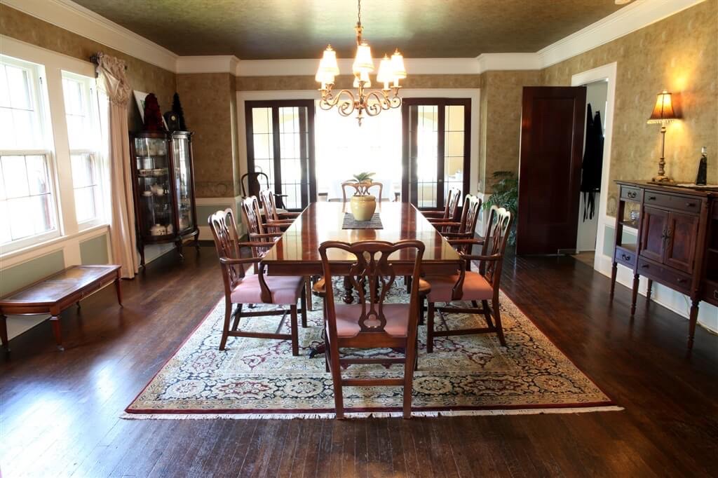 Dining room at Leonard at Logan