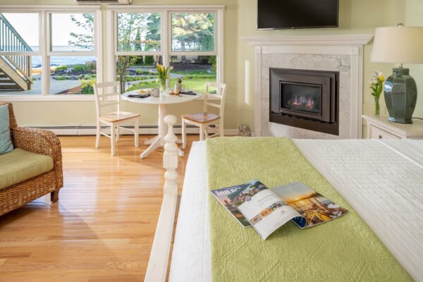 HuronHouse-Oscoda-Guestrooms - Alabaster (4)