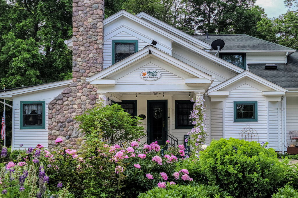 Entrance to Maple Cove B&B