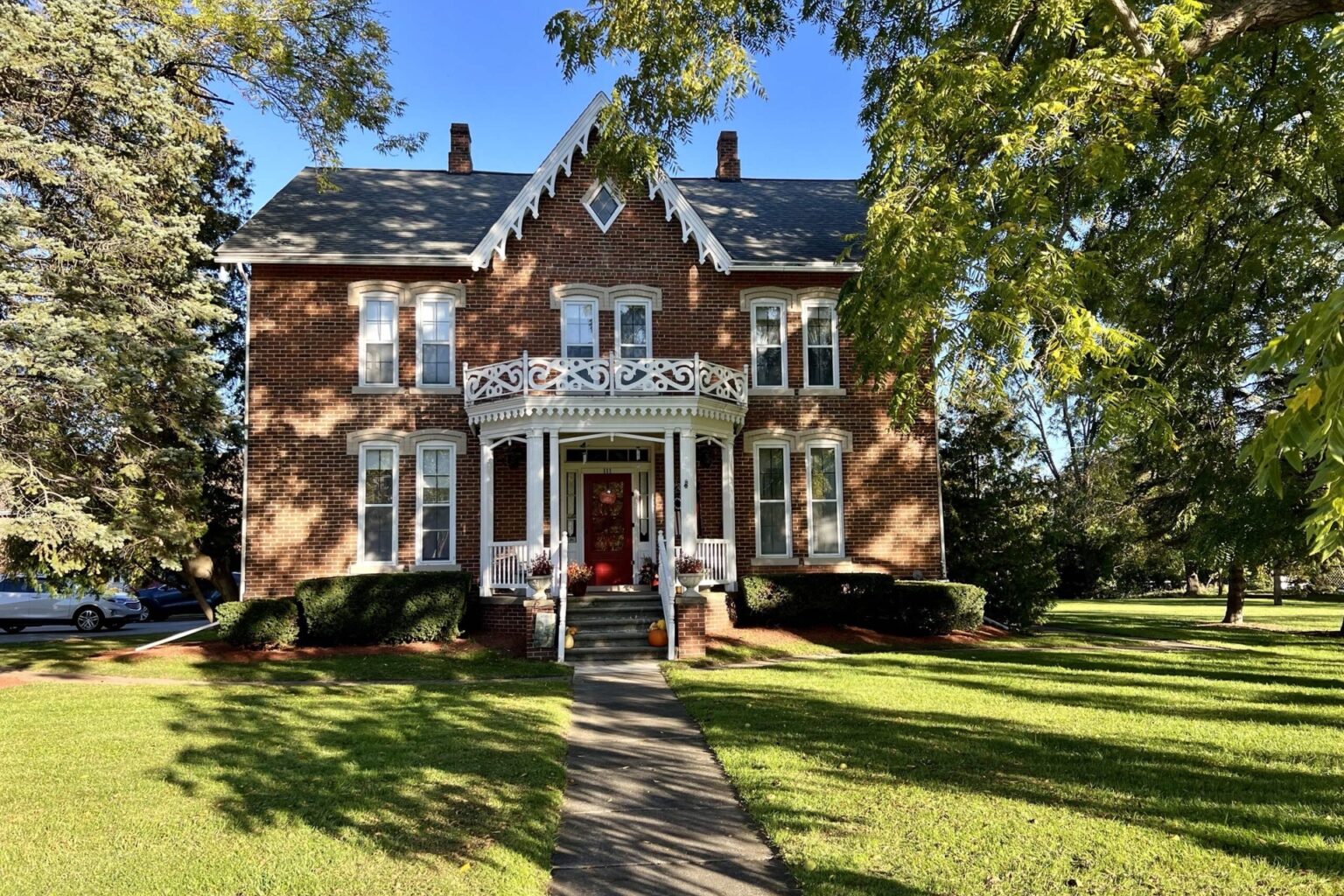 Front entrance to the Raymond House Inn B&B