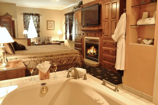 Victoria-Resort-South-Haven-King-Room