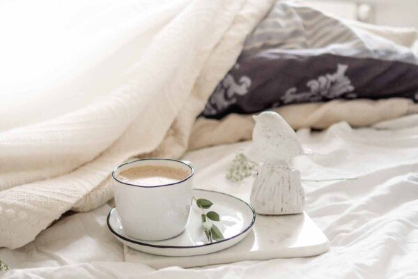 Vintage_Inn_at_Veritas_Estate-Cozy-room-with-natural-light-blankets-and-coffee-1008