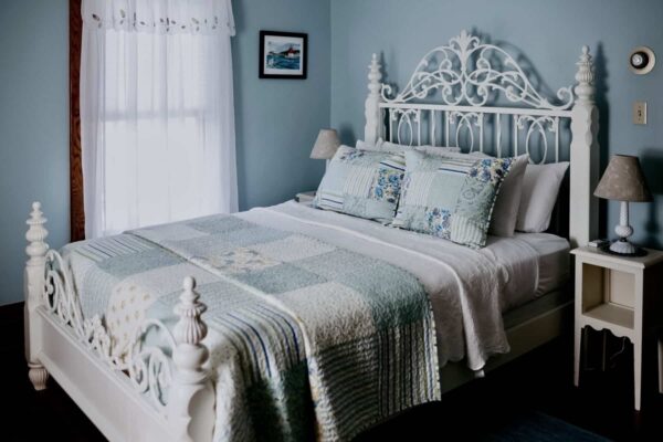 Washington-Street-Inn-Grand-Haven-mary.bed_-a