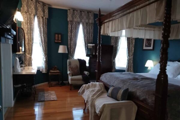 Always a Holiday in East Tawas - Traditional BnB Room - Splendor Room