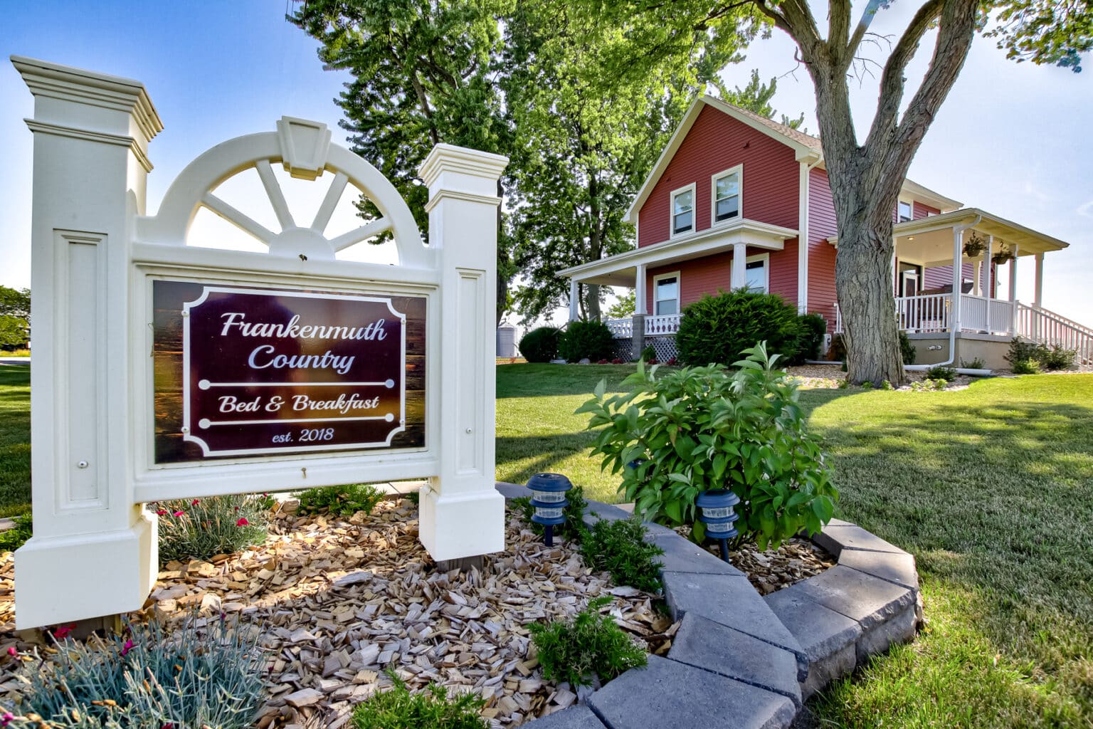 Frankenmuth Country Bed and Breakfast sign and front of bed and breakfast