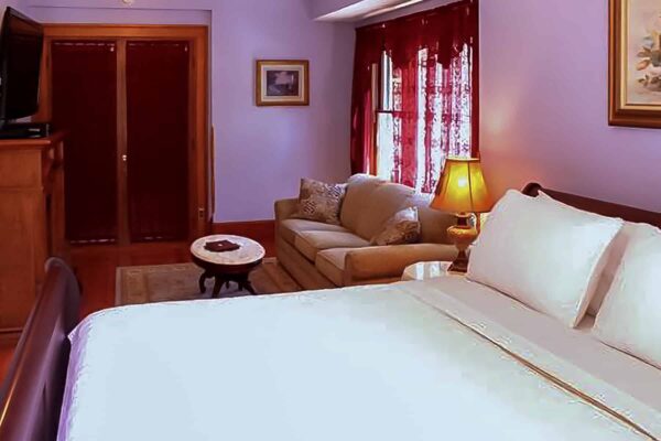 Himelhoch-bed-breakfast-Guest-room-0005--A
