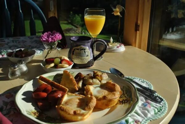 Hortons-Creek-Inn-BnB-Breakfast-Charlevoix-0002