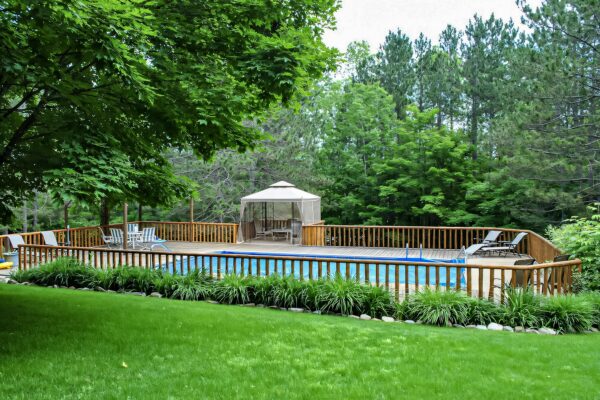 Hortons-Creek-Inn-BnB-Charlevoix-Pool-0001-1