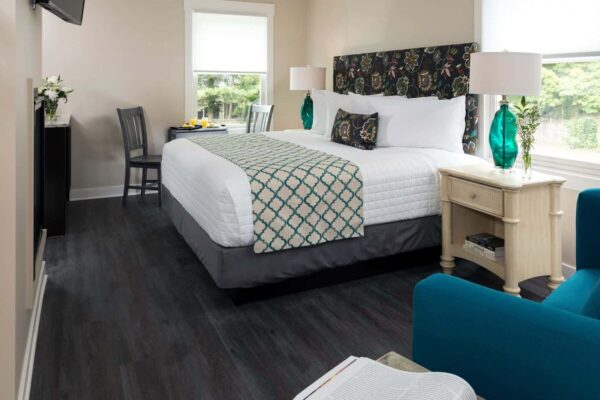 Hotel-Saugutuck-Bedroom-0001