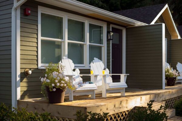 Hotel-Saugutuck-Porch-0001