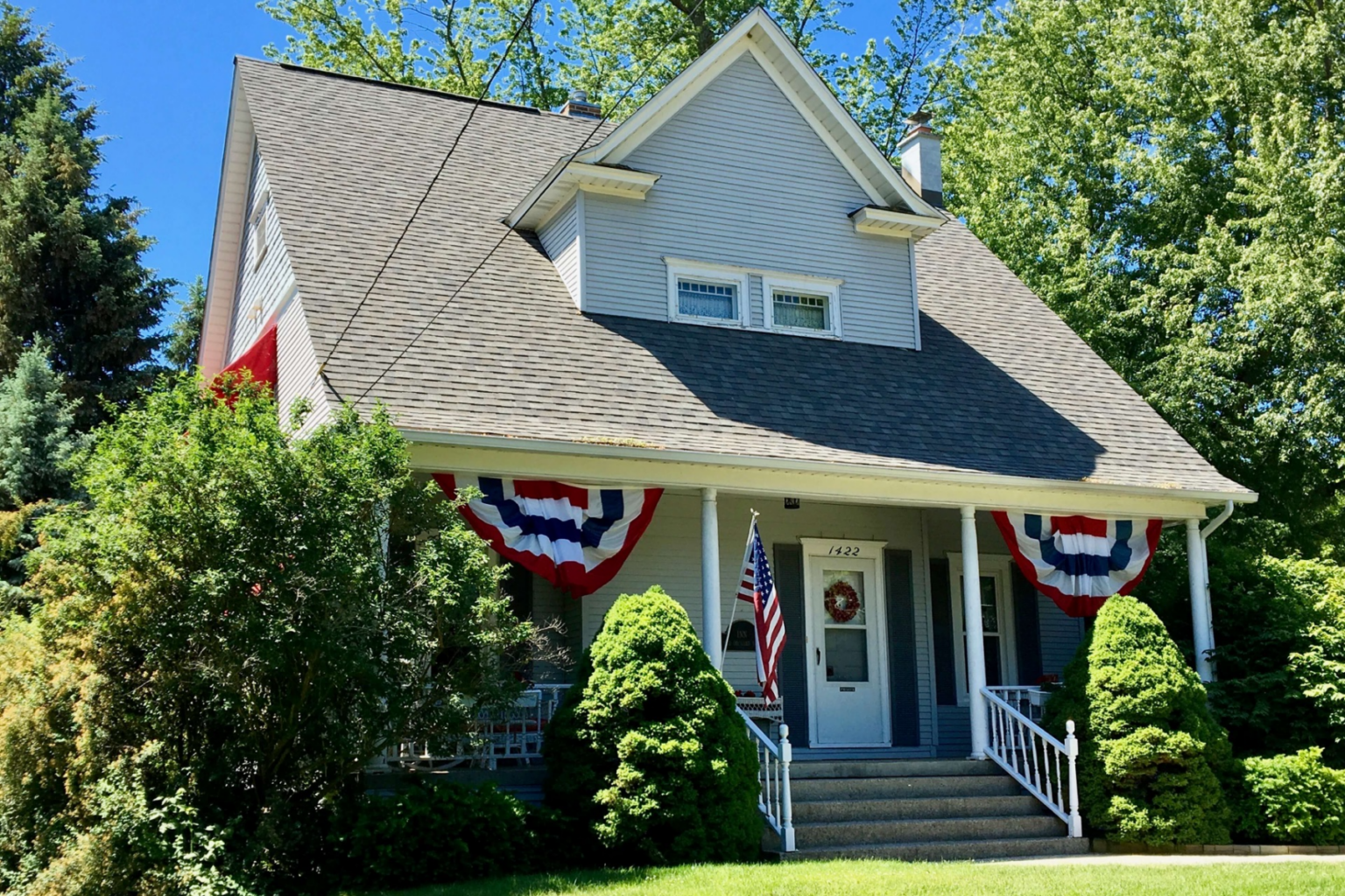 Front entrance to the Inn at Old Orchard Road in Holland