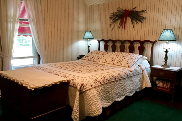 Queen bed at the inn at Old Orchard Road