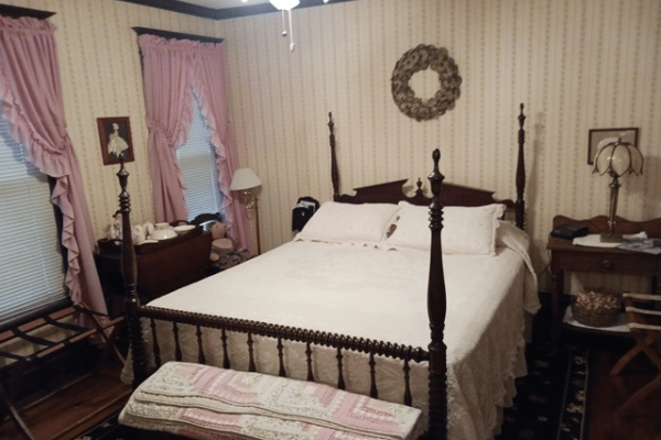 Inn_at_Old_Orchard_Rose_Room_2024_03_10
