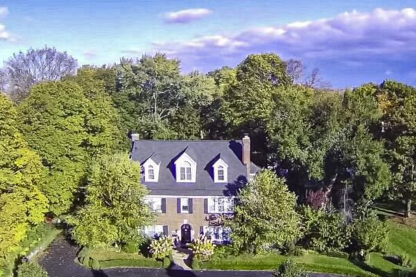 KnobHill-Bed-Breakfast-Flint-Aerial-0001-A (2)