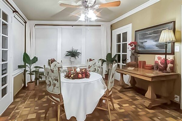 KnobHill-Bed-Breakfast-Flint-Dining-0002-A