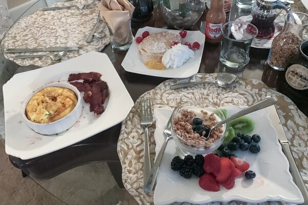 KnobHill-Bed-Breakfast-breakfast-0002-A