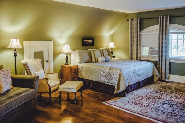 Leonard-at-Logan-Grand-Rapids-Kings-keep-1-a-b