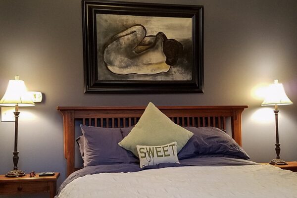 Lewis-House-Whitehall-Guest-Room-a