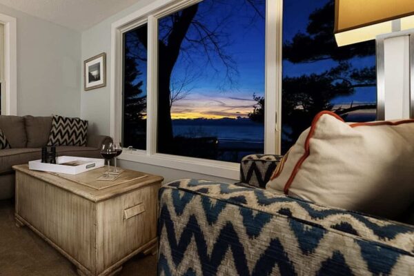 LookingGlass-Beachfront-Inn-Grand-Haven-common-space-2-a