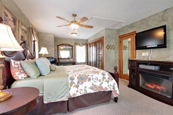 Prairieside-Inn-Suites-Grandville-Upstairs-Guest-House-0001