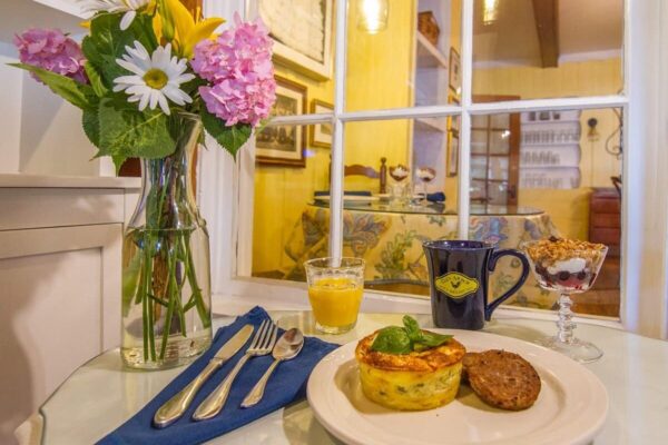 glen-arbor-bed-and-breakfast-dining-0001