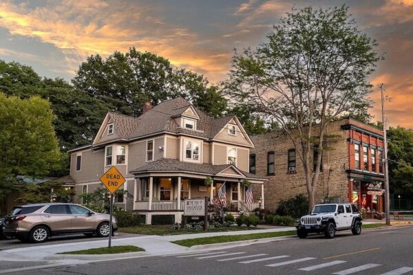 Front of the Inn of Saugatuck